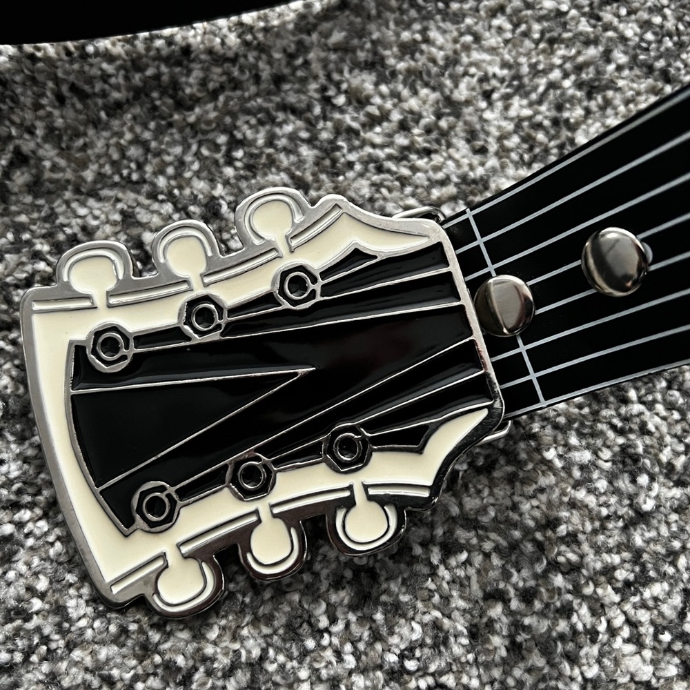 HOT TOPIC 2005 guitar frets belt buckle